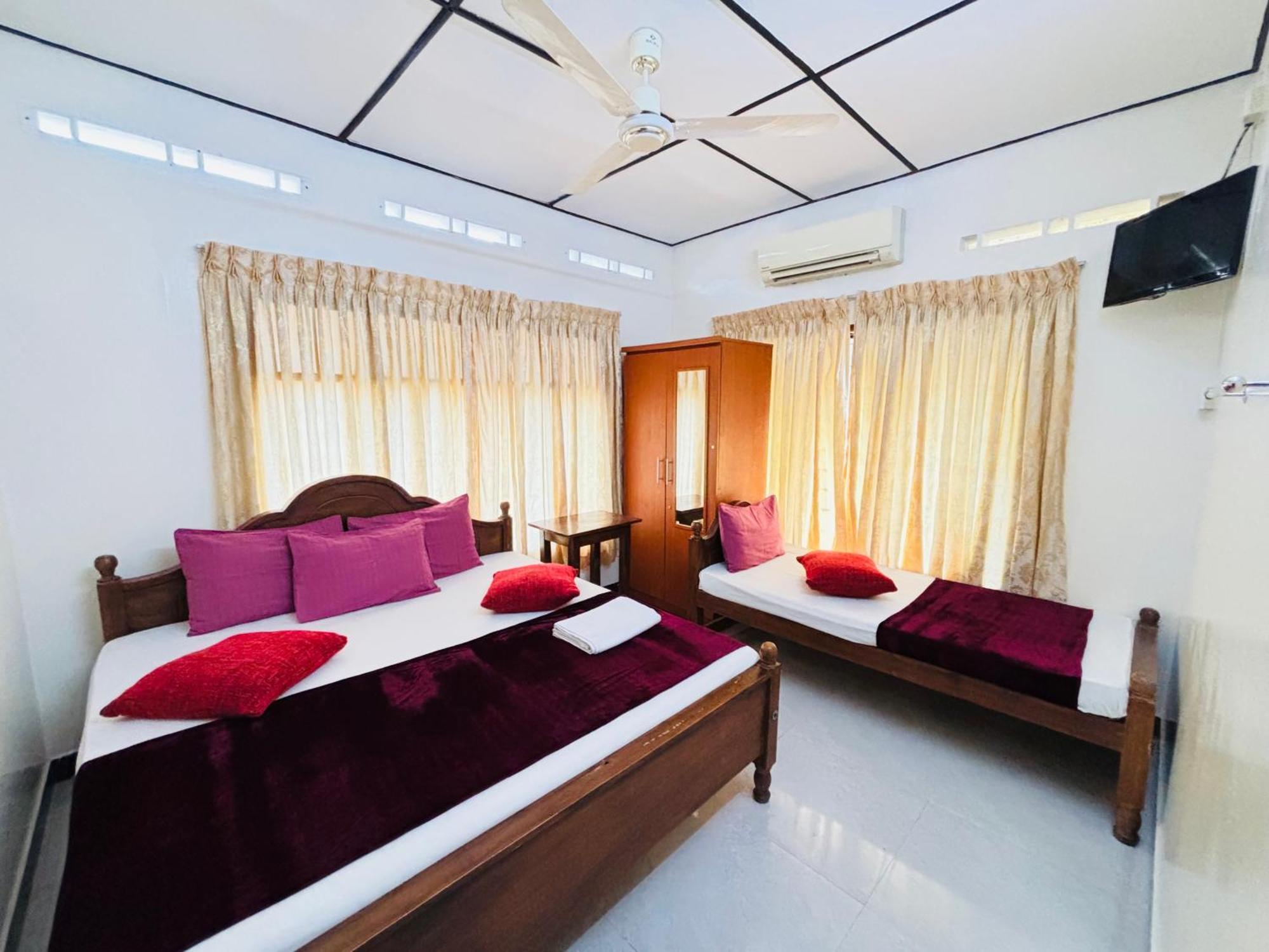 Yaarl Holiday Jaffna Kültér fotó